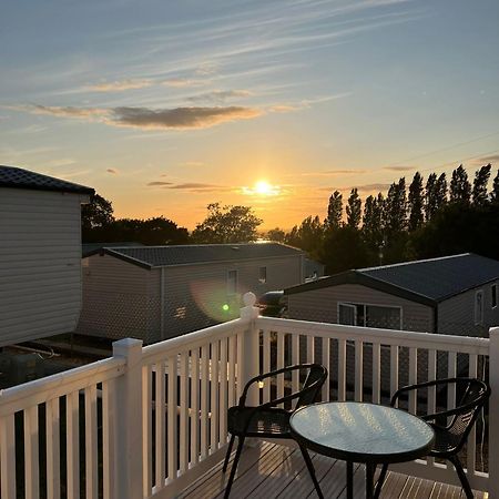 Escape City Caravan Lytchett Minster Eksteriør billede